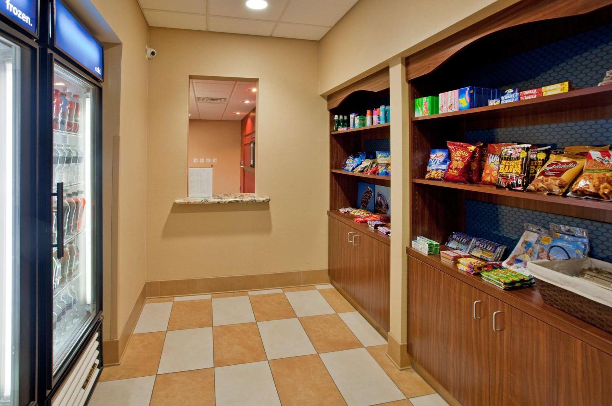 Hampton Inn & Suites Aberdeen Esterno foto